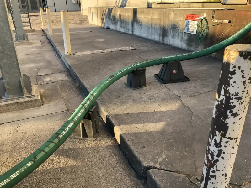 hose on supports