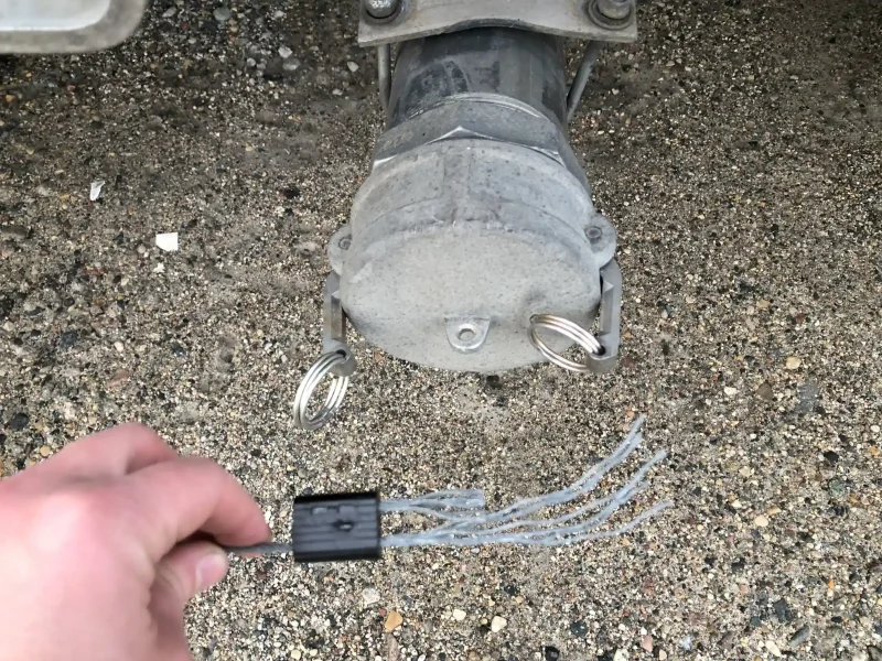 seal cut off trailer cap