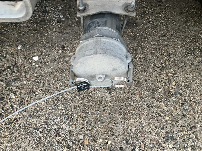 seal on trailer cap